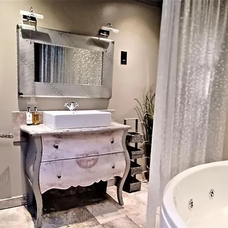 Rock Chapel בית נופש *